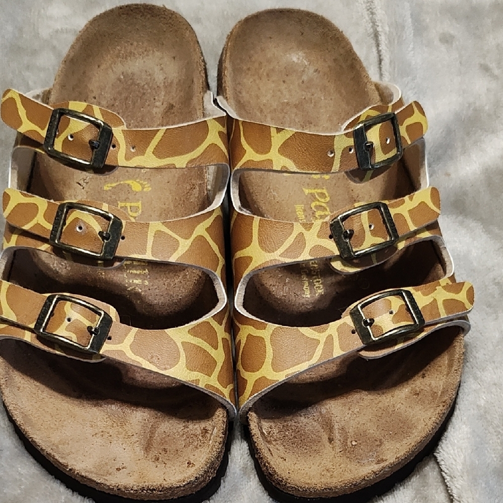 Papillio Giraffe Print Sandals size 36/5-5.5